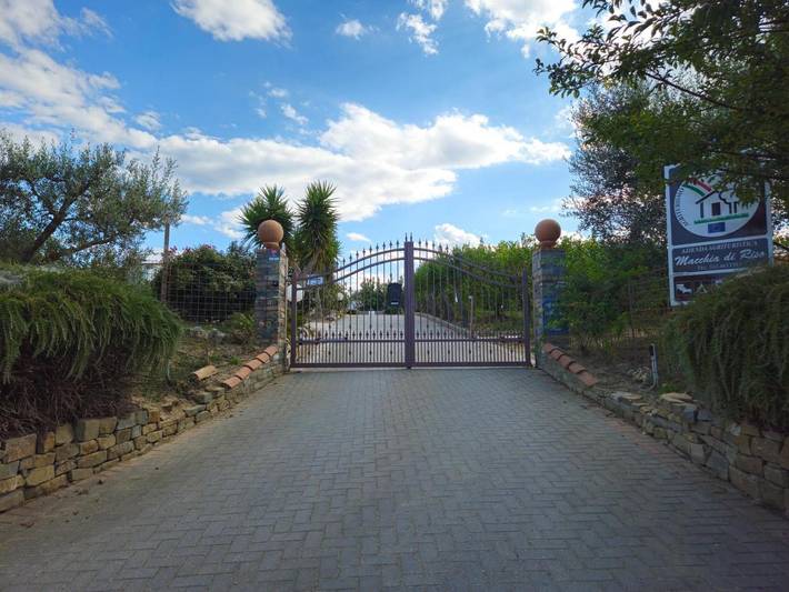 Agriturismo per 5 persone, con Idromassaggio e Terrazza nonché Giardino e Piscina in Provincia di Matera