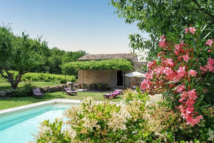 Villa for 10 people, with terrace and garden - 1