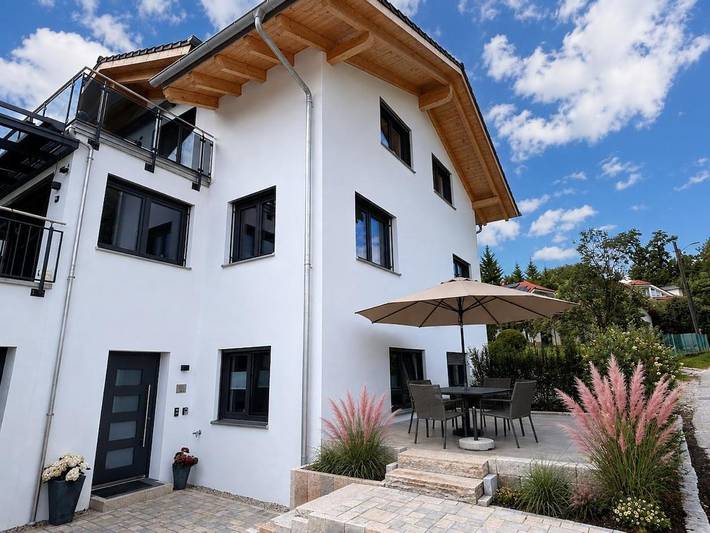 Ferienwohnung für 6 Personen, mit Terrasse und Ausblick in Tutzing
