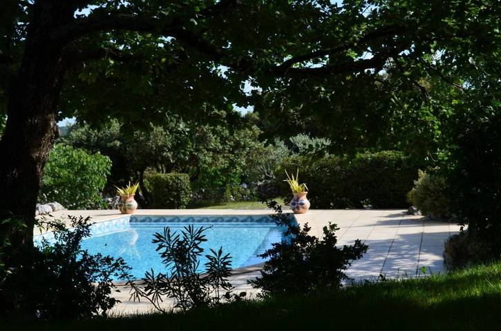 Location de vacances pour 5 personnes, avec vue ainsi que jardin et piscine, animaux acceptés à Lussan - 3