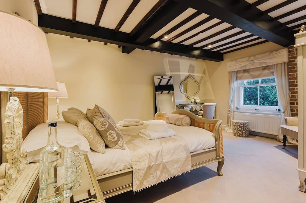 Experience boutique comfort above The Powell pub in Birchington. Stylish en-suite rooms, luxury touches, and a vibrant pub below—perfect for business, couples, or families. Book your coastal escape today! in Birchington, Kent