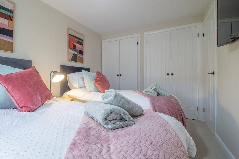 Ganze Wohnung, Stylish 2-Bed in Coatbridge. Close to Motorways. in Nord Lanarkshire