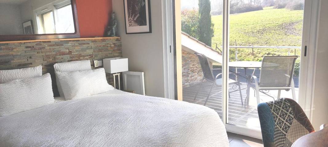 Gîte pour 2 personnes, avec piscine ainsi que jardin et vue, adapté aux familles à Civrieux-d'Azergues - 4