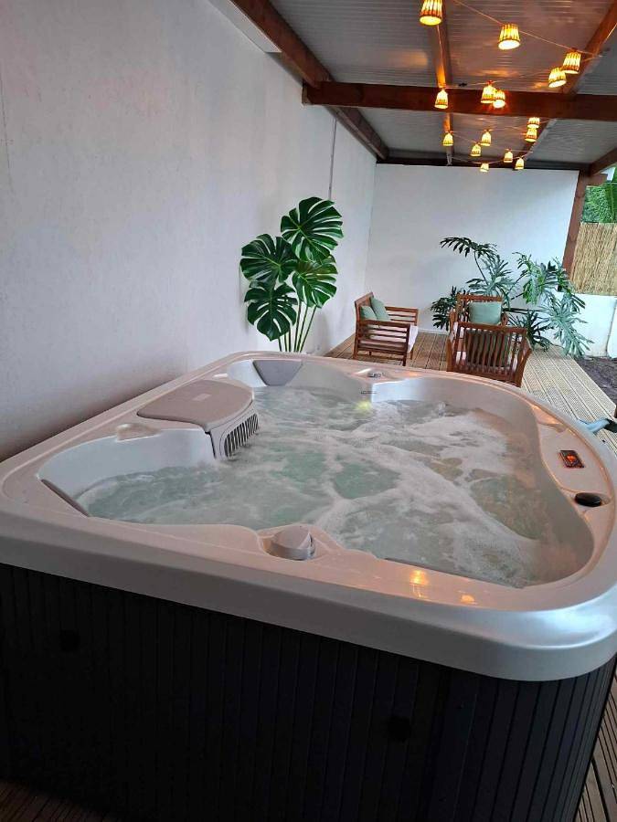 Location de vacances pour 6 personnes, avec jacuzzi ainsi que jardin et terrasse dans Riviere Du Mat - 3