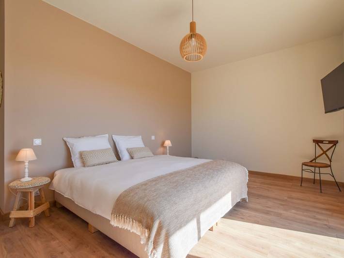 Location de vacances pour 8 personnes, avec terrasse ainsi que piscine et jardin, animaux acceptés à Saint-Médard-d'Excideuil - 3