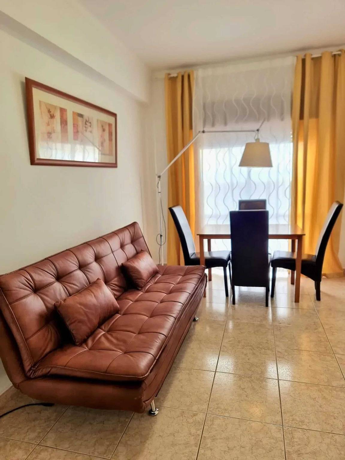 Entire apartment, Spacious Apartment in Faro, 92 m² with Terrace in Sé (Faro), Faro