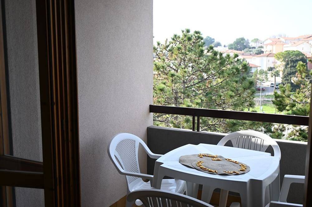 Appartamento intero, Sirolo, bilocale con terrazzo e aria condizionata in Sirolo, Riviera del Conero