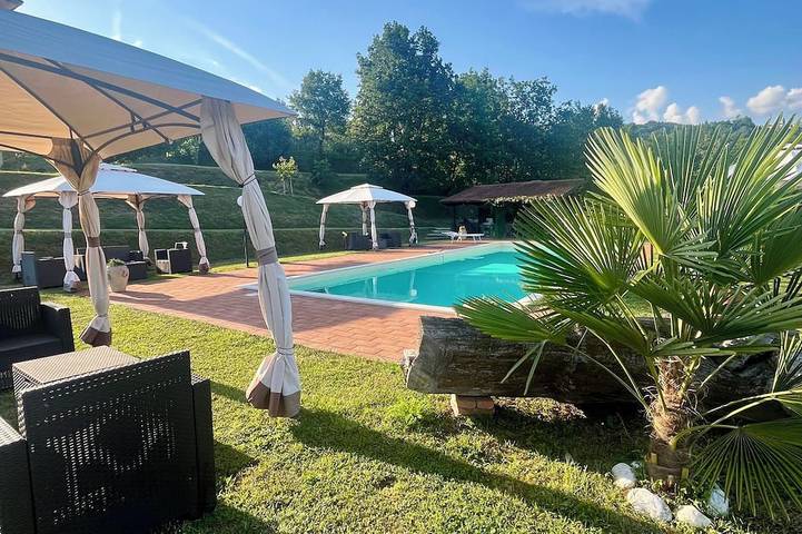 Ferienwohnung für 7 Personen, mit Balkon und Garten sowie Pool