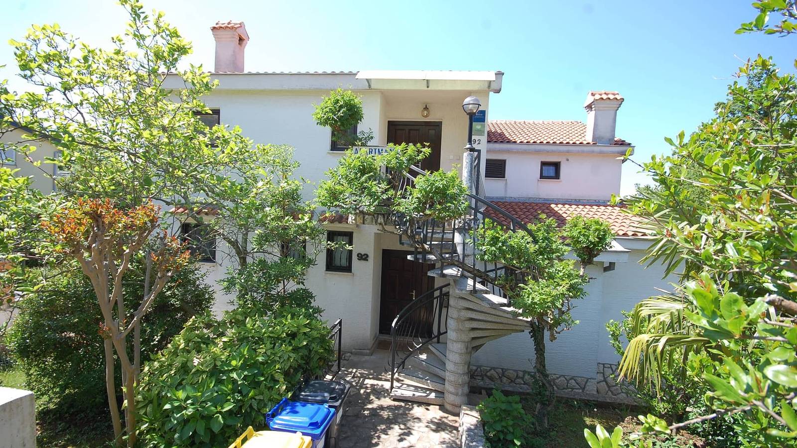Ganze Wohnung, 1-Zimmer-Ferienwohnung mit Balkon und Meerblick Njivice, Krk A-21763-b in Njivice, Krk