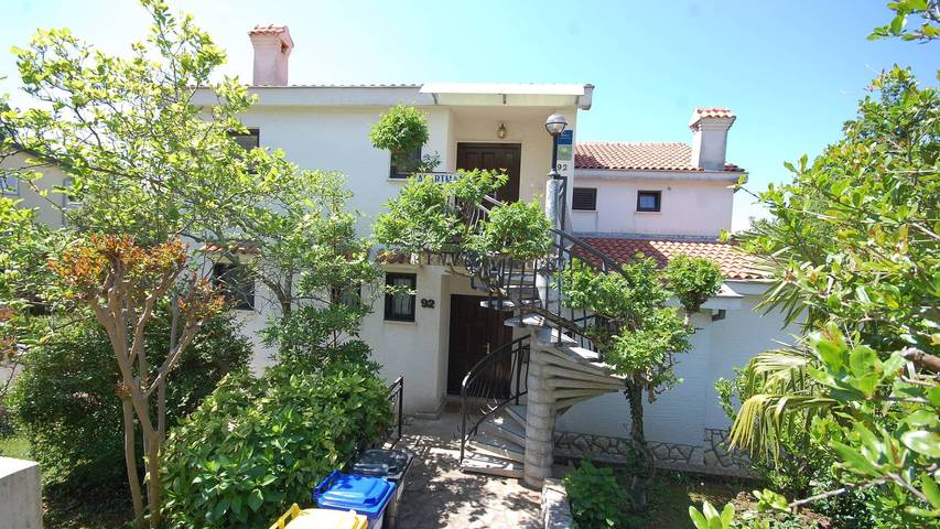 Ganze Wohnung, 1-Zimmer-Ferienwohnung mit Balkon und Meerblick Njivice, Krk A-21763-a in Njivice, Krk