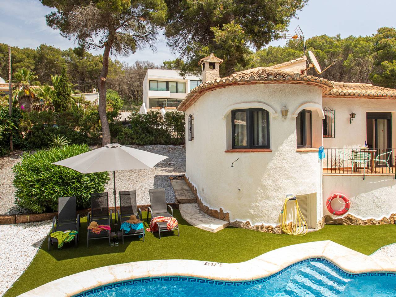 Charmante 2-Zimmer-Villa mit privatem Pool und Klimaanlage in Jávea in Cap Martí, Jávea