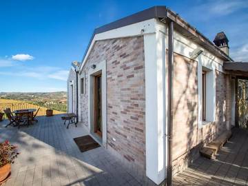 Villa for 6 People in Collecorvino, Pescara Province, Photo 2