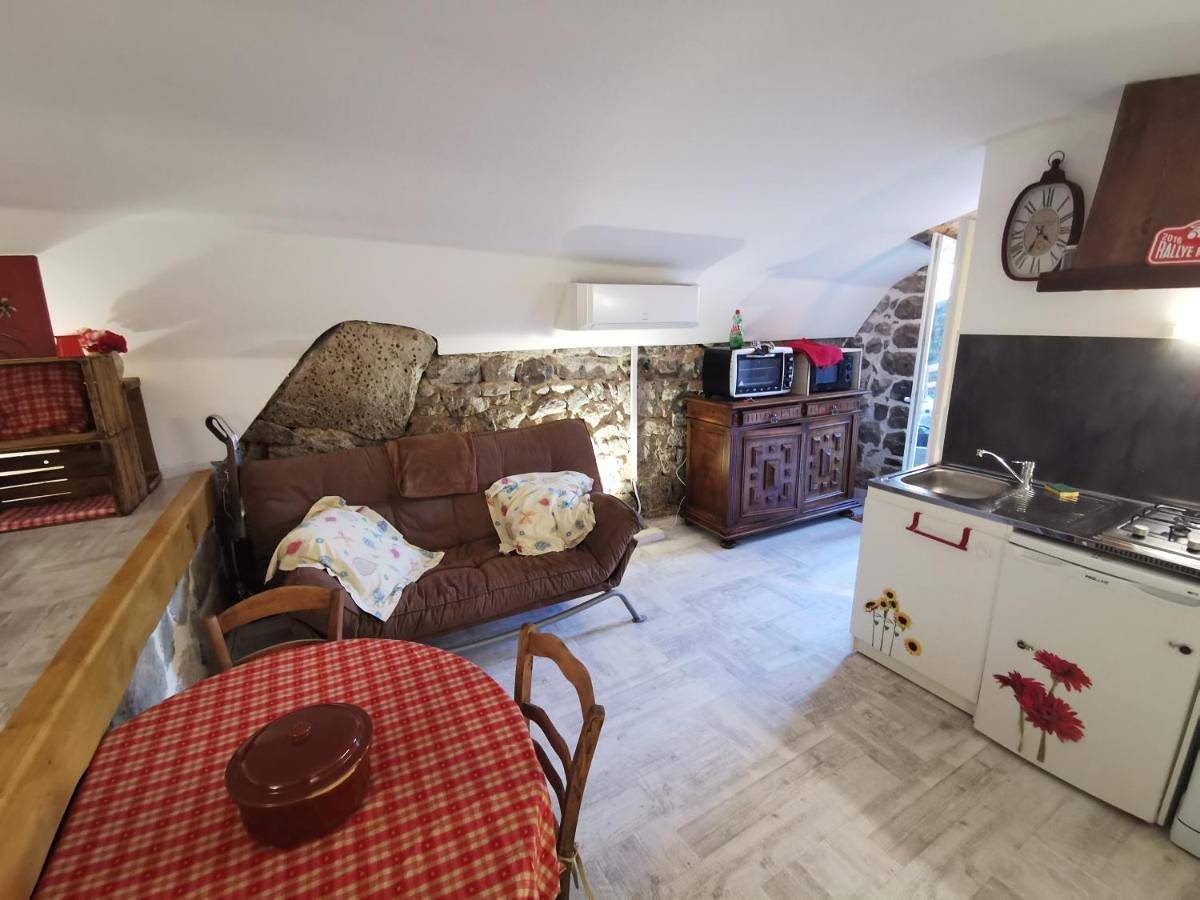 Appartement entier, Les Chataignes D'ardeche in Antraigues-sur-Volane, Parc naturel régional des Monts d'Ardèche