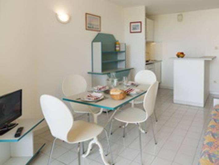 Residence Savanna Beach - Les terrasses de Savanna - Vacancéole - Appartement 6 personnes - 2 pièces avec coin nuit 6 personnes in Cap d'Agde, Agde