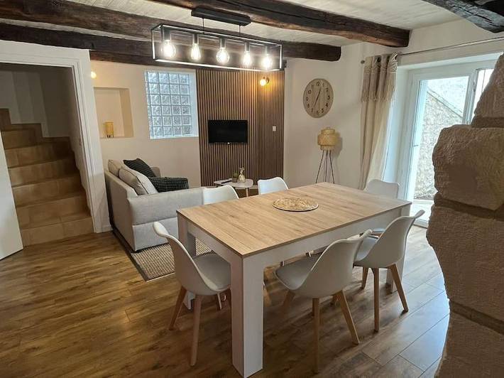 Location de vacances pour 6 personnes, avec terrasse à Valdivienne