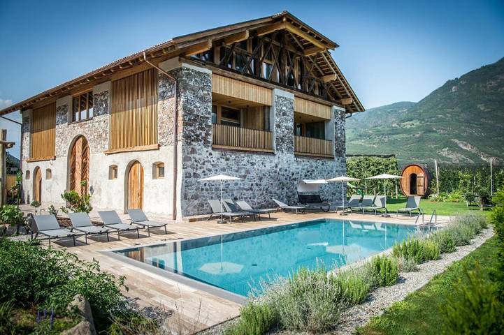 Ferienwohnung für 10 Personen, mit Sauna und Ausblick sowie Garten und Pool in Nals