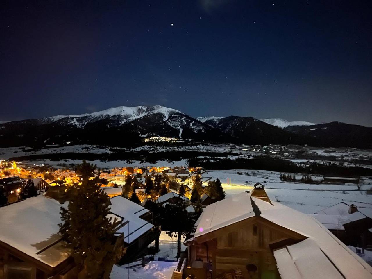 Chalet Vista - Bolquère avec vue sur les montagnes, terrasse privée et Wi-Fi in Bolquère, Région de Prades
