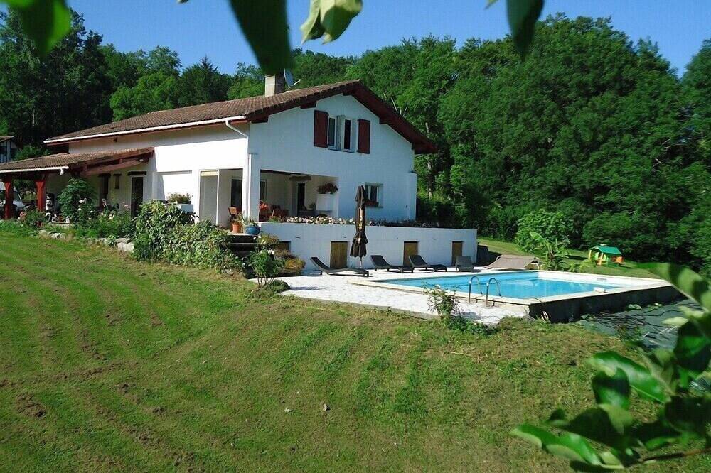 Maison avec piscine chauffée 10 sur 5m in Saint-Pierre-d'Irube, Région de Bayonne