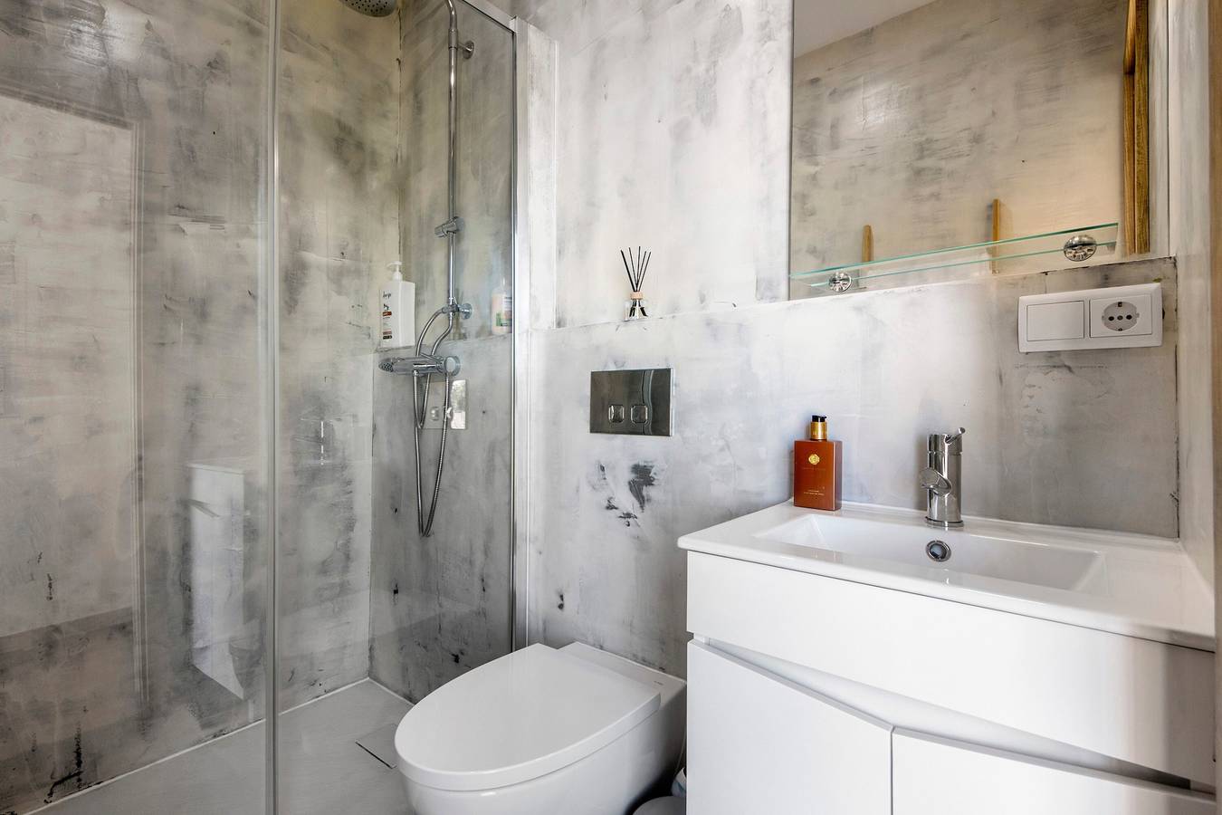 Bungalow 'Apartamento Thaï Com Piscina' met Gedeeld Zwembad, Privéterras en Wi-Fi, foto 11