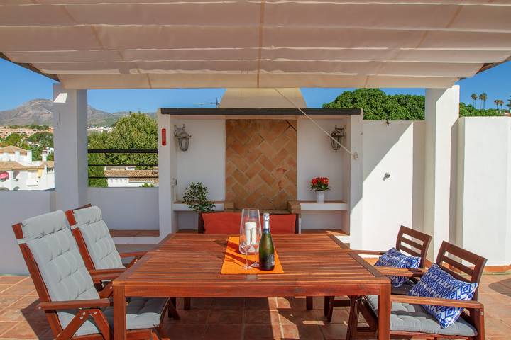 Apartamento inteiro, Silvia – Terraço na Cobertura, Vista Mar, Apartamento de Praia, Localização Perfeita in La Carihuela, Torremolinos