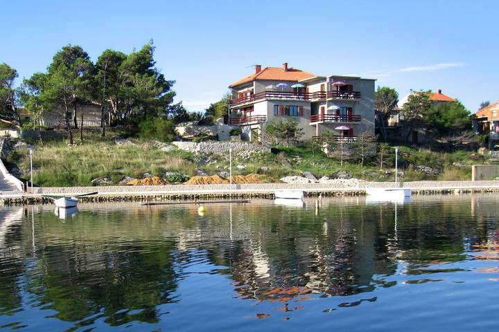 Ferienwohnung für 12 Personen, mit Balkon/Terrasse und Pool in Nin - 2