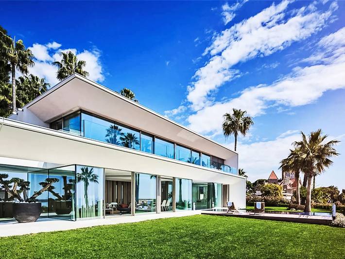 Villa voor 12 personen, with sauna and zwembad as well as balkon in Cannes