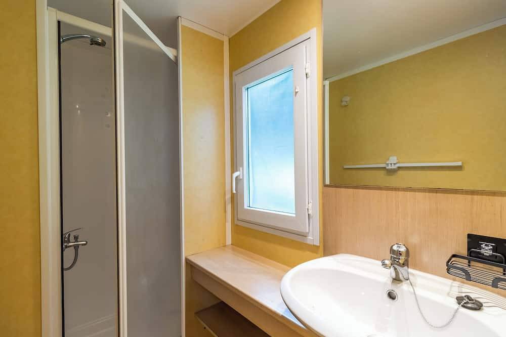 Mobile Home 'Le Chene' with Shared Pool, Private Terrace and Private Garden in Saint-Pompont, Périgord Noir