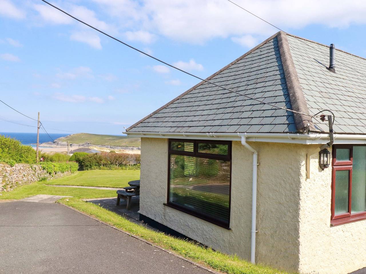 Holiday Home for 8 People in Crantock, Cornwall
