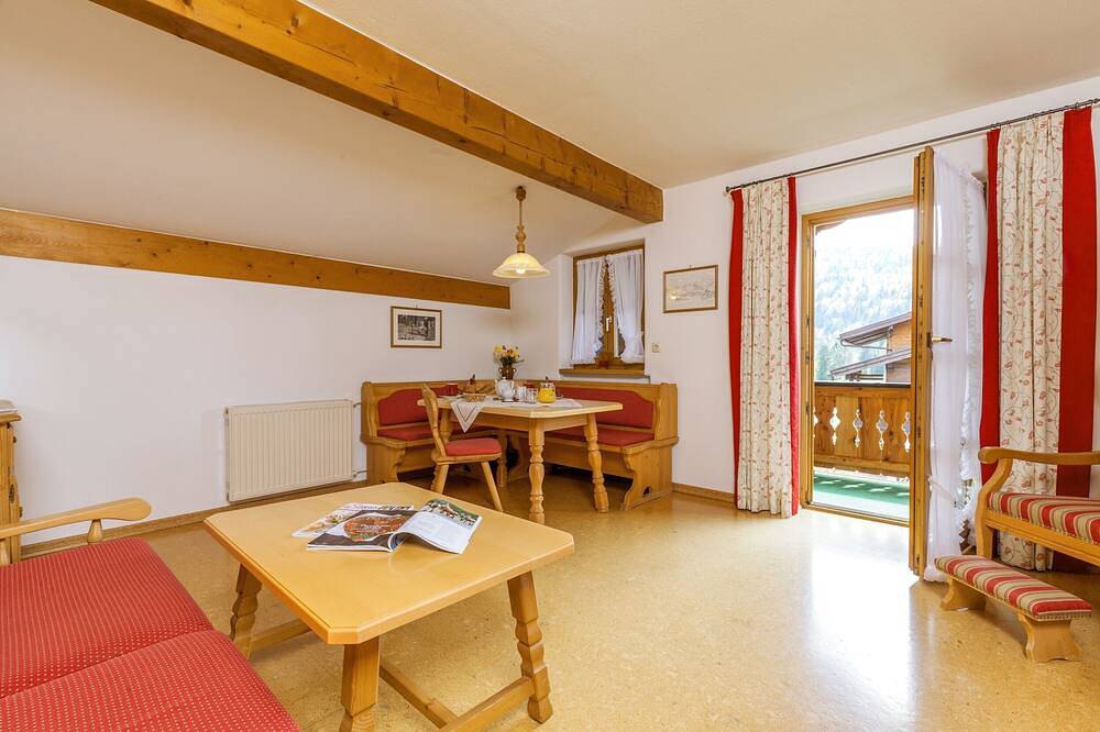 Ganze Wohnung, Zwei-Raum-Ferienwohnung Wiesenblick in Reit im Winkl, Bayerische Alpen