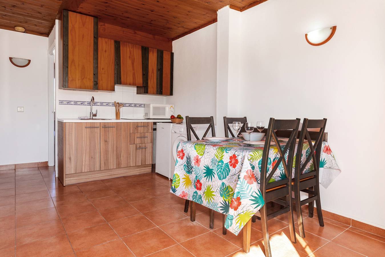Ganze Wohnung, Apartment 'Bon Repós B11' mit Gemeinschaftspool, privater Terrasse und Wlan in Cala en Bosc, Ciutadella