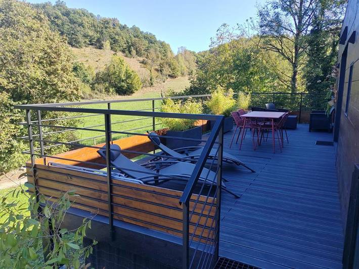 Gîte pour 4 personnes, avec terrasse et vue, adapté aux familles à Barbazan - 2