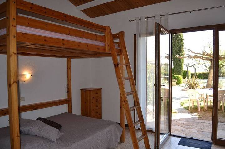 Gîte pour 3 personnes, avec jardin et piscine, animaux acceptés à Saint-Dézéry - 2