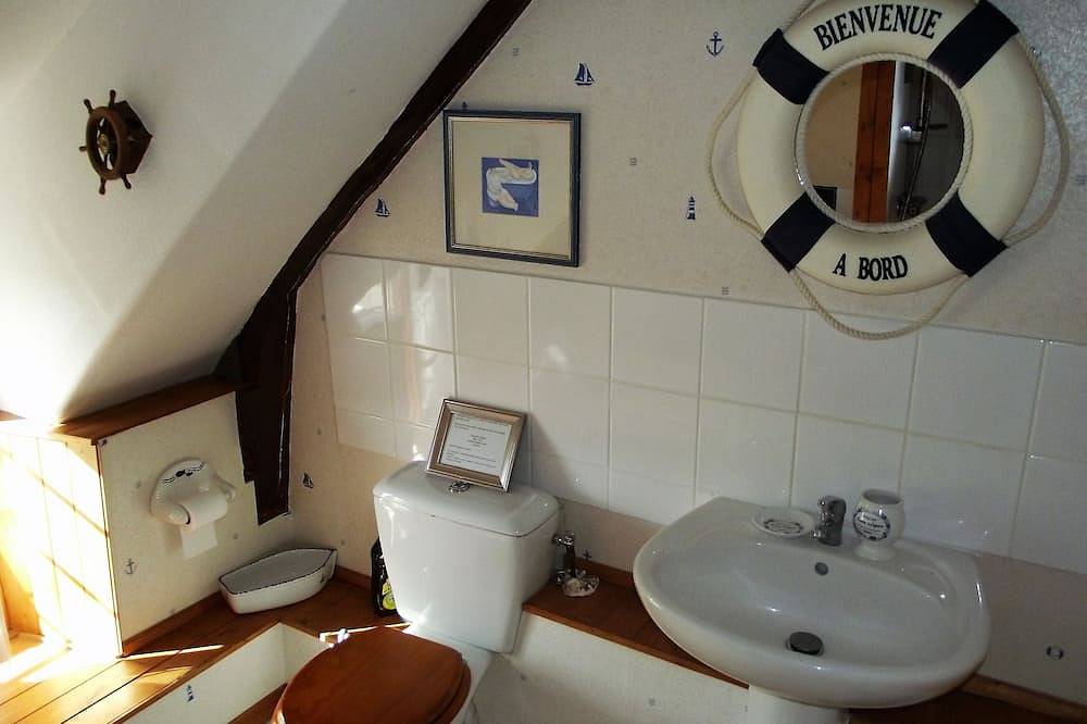 Parfait pour les couples à la recherche d'un séjour paisible ou comme base maison de chasse. in Merléac, Cotes-d'Armor