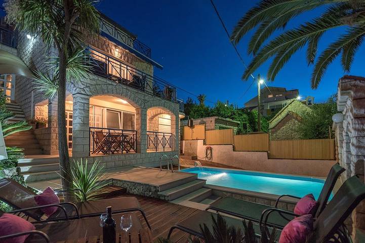 Villa pour 30 personnes, avec piscine - 1