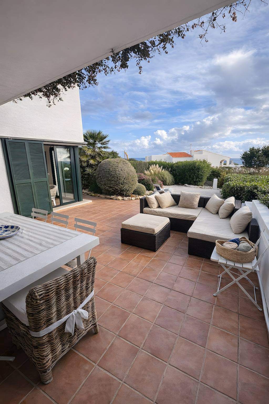 Duplex Laura in Punta Grossa mit Meerblick, Premium-Pool, privater Terrasse & Garten in Arenal d'en Castell, Es Mercadal