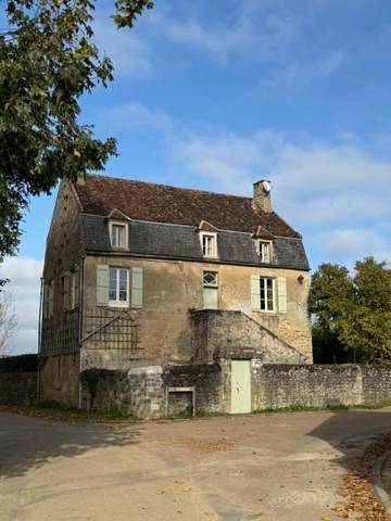 Gîte pour 9 personnes, avec jardin et vue à Vault-de-Lugny
