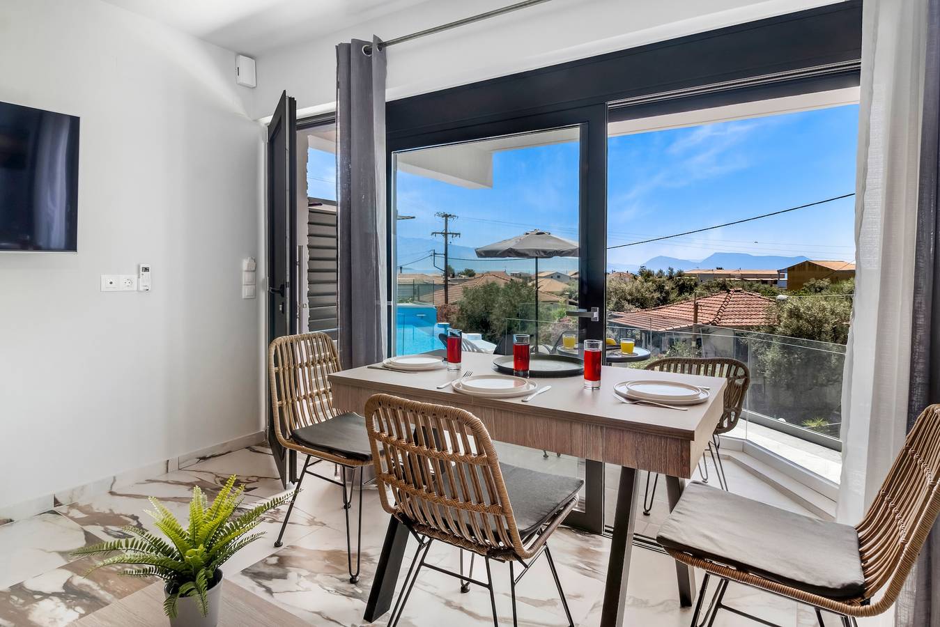 Ganzes Studio, Einzimmerapartment 'Oceanida Thalia Lyxury Suite' mit Meerblick, Wlan und Klimaanlage in Nikiana, Alexandros