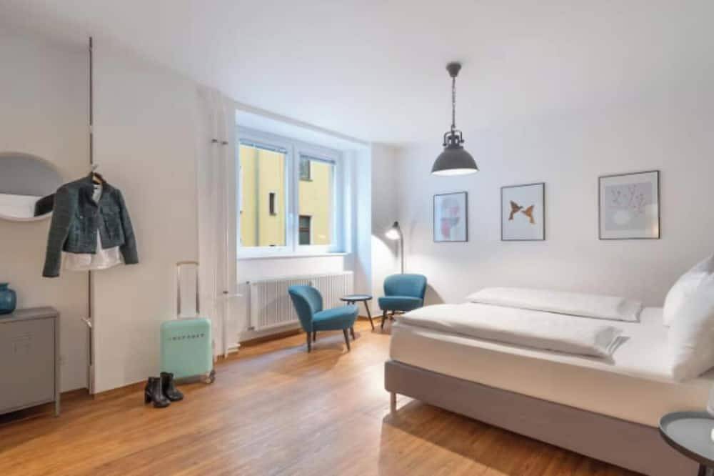 Ganze Wohnung, Modern 4-Bedroom Apartment in the Heart of Berlin – Sleeps up to 14 in Moabit Berlin, Berlin