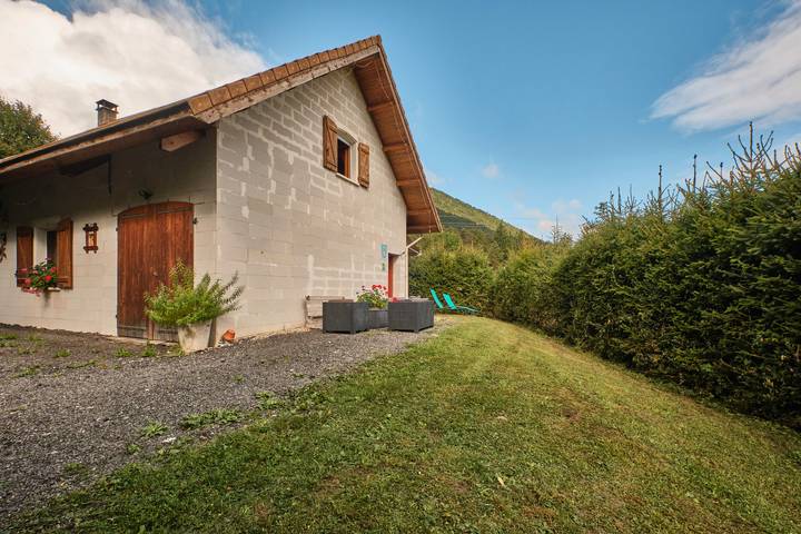 Gîte pour 8 personnes, avec jardin à Tréminis