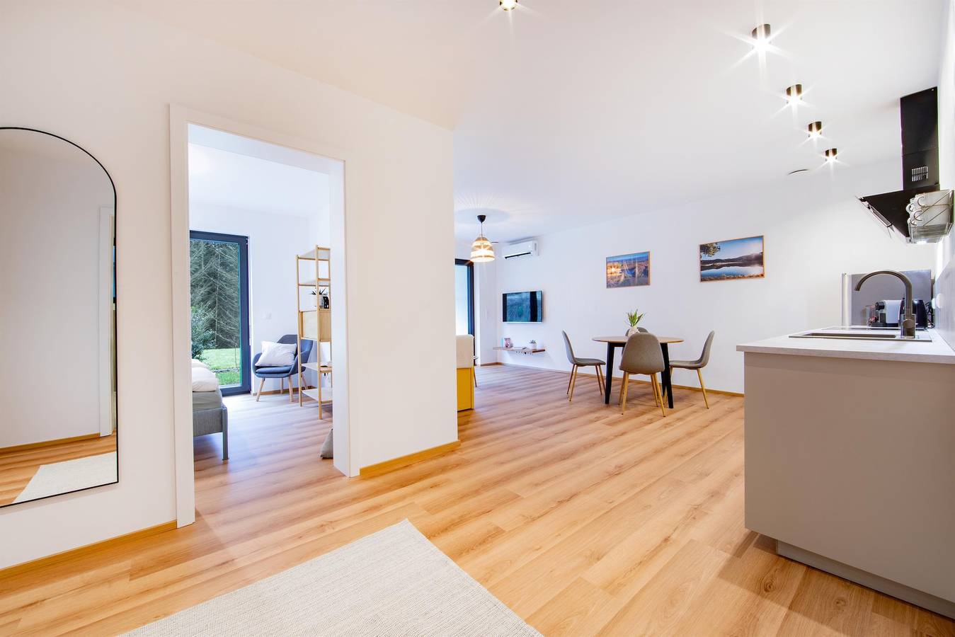 Entire vacation apartment, 2-Bett-Ferienwohnung Dusche/Wc für 1-4 Personen in Daun, Volcanic Eifel