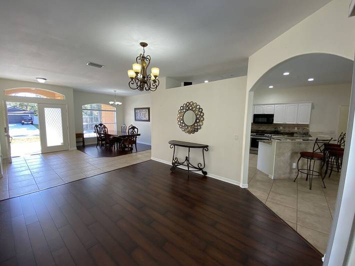 Vacation rental for 10 people, with yard and hot tub in North Port FL