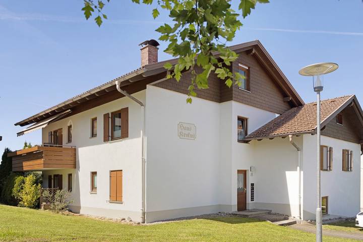 Hel lejlighed, Apartment "Krokus" with Mountain View, Balcony, and Wi-Fi in Weiler-Simmerberg, Schwaben (Bayern)