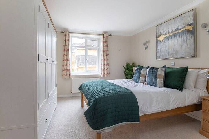 Apartamento entero, Confortable-Apartamento-Baño privado-Vista a la Calle in Cheltenham, Gloucestershire