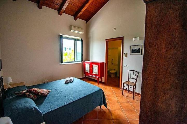 Casa Bianca, Historic cottage in lush greenery, steps from the sea in Capo d'Orlando, Province de Messina