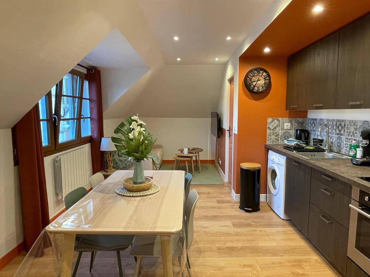 Appartement entier, One-Bedroom Apartment in Onzain, Région de Blois