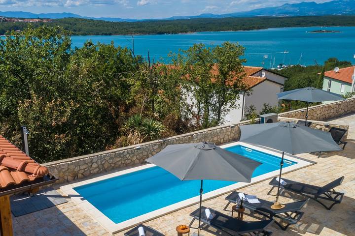 Ferienwohnung für 5 Personen, mit Balkon/Terrasse und Pool auf Krk