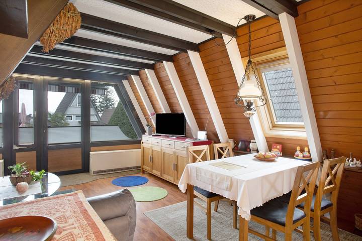 Ferienhaus 'Nurdach-Haus (Typ 7)' mit privater Terrasse, privatem Garten und Wi-Fi in Immenstaad am Bodensee, Region Bodensee-Oberschwaben