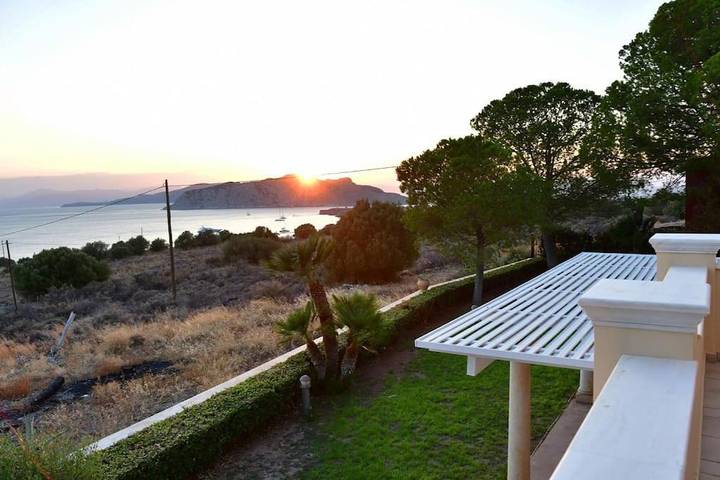 Location de vacances pour 6 personnes, avec terrasse ainsi que jardin et vue dans Perdika - 4