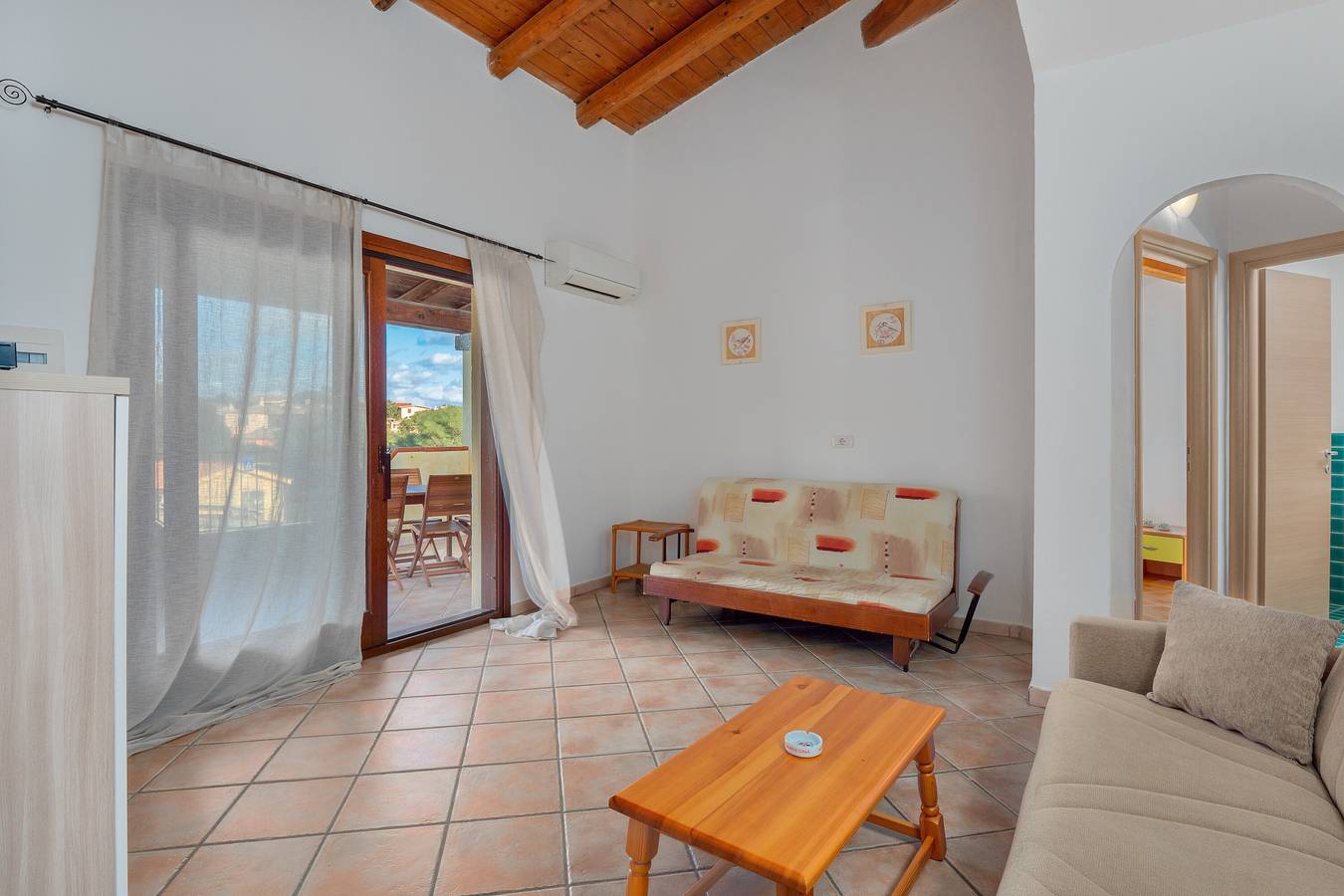 Entire apartment, Apartment 'Orizzonti 31' with Sea View, Private Terrace and Air Conditioning in Baia Caddinas, Golfo Aranci