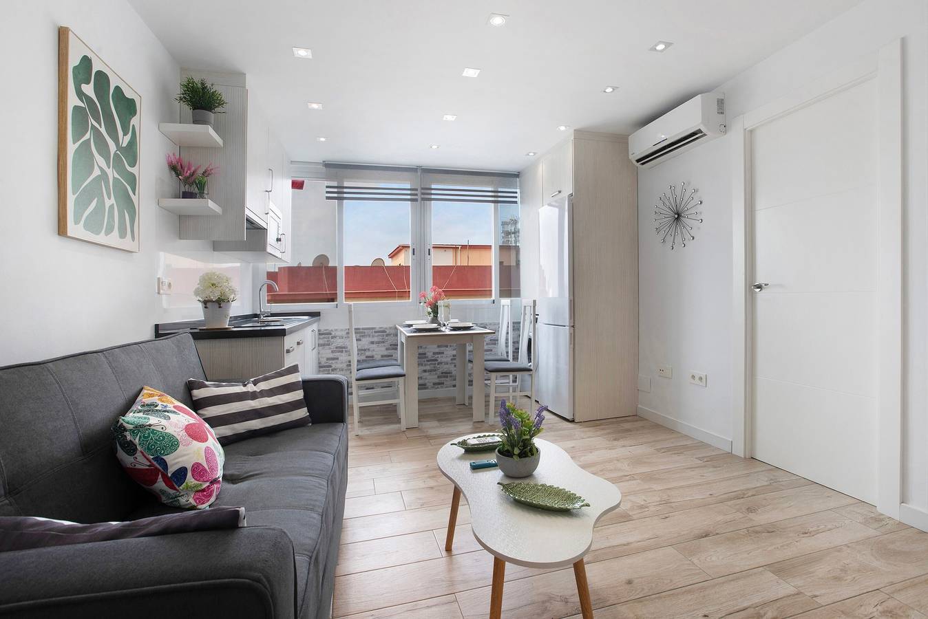 Entire apartment, Apartment 'Casa Eu' with Wi-Fi and Air Conditioning in Torremolinos Centre, Torremolinos